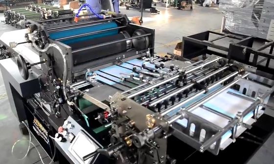 Automatische UV-lakmachine voor het drukken en verpakken Ecoo CF-620A