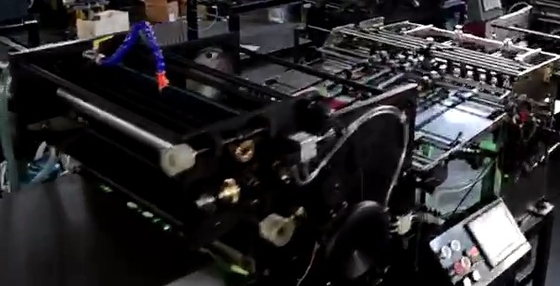 Automatische UV-lakmachine voor het drukken en verpakken Ecoo CF-620A
