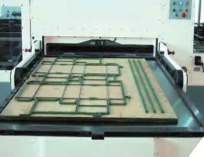 1650 X 1200mm Automatische Golfdoos Die-Cutting Machine met het Ontdoen van