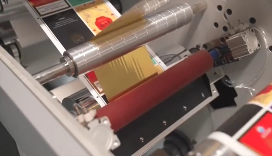 Digitale Folie die en de Machine 6m/Min stempelen vernissen van de Etiketverhoging - 30m/Min