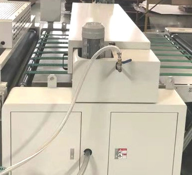 De automatische UVmachine van de Vernis Oppoetsende Verglazing voor Karton