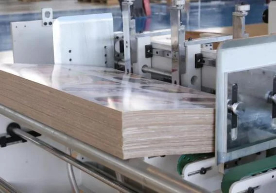 De automatische UVmachine van de Vernis Oppoetsende Verglazing voor Karton