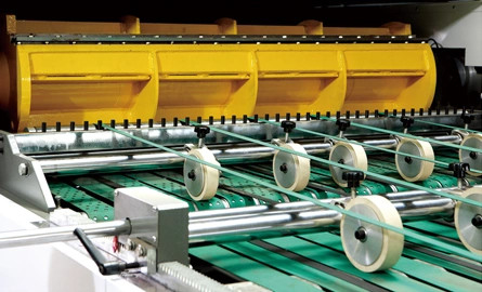 High Speed Flatbed Digital Cutter voor papierrolletjes en -platen met snijden en snoeien