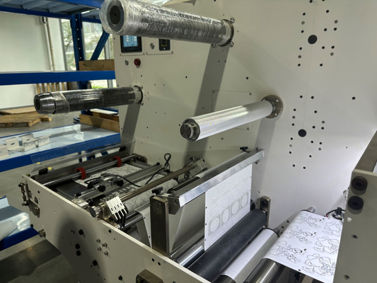 De digitale Snijder die van de Etiketmatrijs en Machinehoge snelheid scheuren opnieuw opwinden