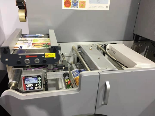 Label Digitale Inkjet Printer Press Koud stempelen En Inkjet Vernis Verbetering