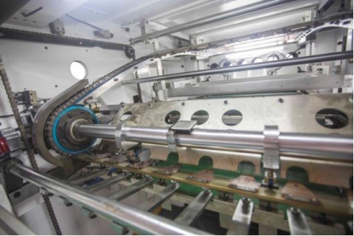 Automatische folie stempelen en slijpmachine 800X580MM 7000s/h