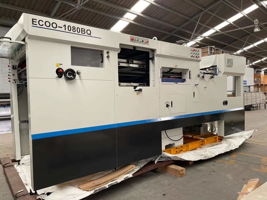 Volledig automatische platbed die snijmachine met afvalverwijdering