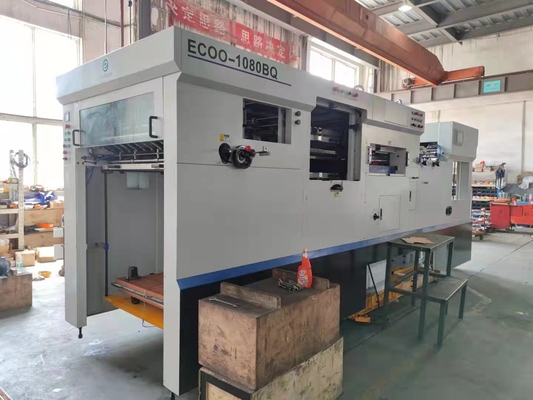 Volledig automatische platbed die snijmachine met afvalverwijdering