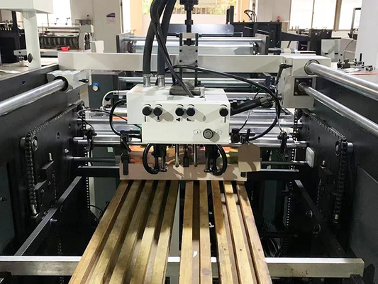 Hoogwaardige 6000 vellen/uur automatische UV-coatingsmachine