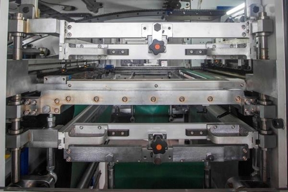 Volledig automatische kartonnen matrassnijmachine met stripping matrassnijmachine