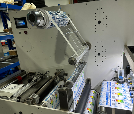 Automatische all-in-one digitale etiketten afwerkingsapparaat Etiketten die cutter met lamineren snijden en platen