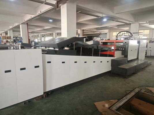 Automatische UV-lacque-coating- en glazenmachine voor karton