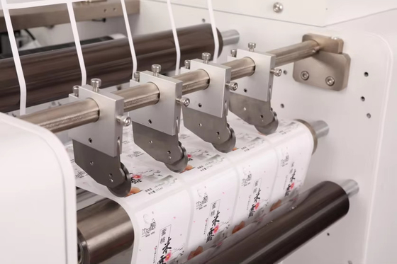 Een station zes koppen VD3350 Digitaal automatisch voedingslabel die snijmachine