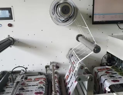 Roll-to-roll digitale etiketten snijmachine met lamineeroptie 27 M/min.