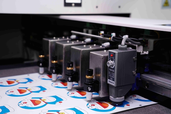 320 mm breedte digitale roll-to-roll label die-cutter machine