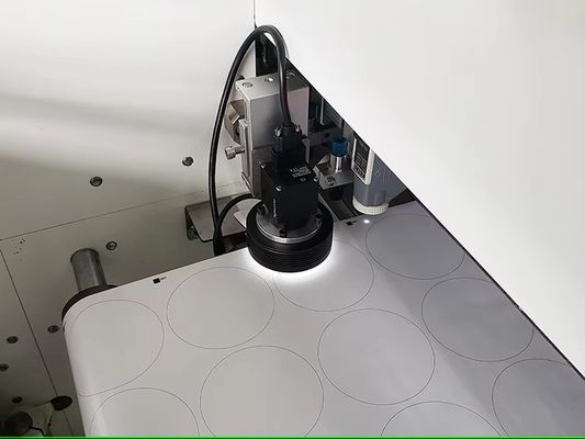 Digitale roll to sheet laser die cutter met maximaal 27m/min snij snelheid en maximaal 330mm labelbreedte