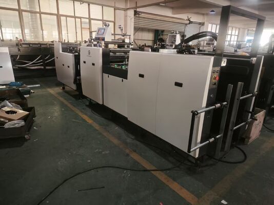 A2/A1 Boekomslag Carton Precoating Film Laminator met UV-harding