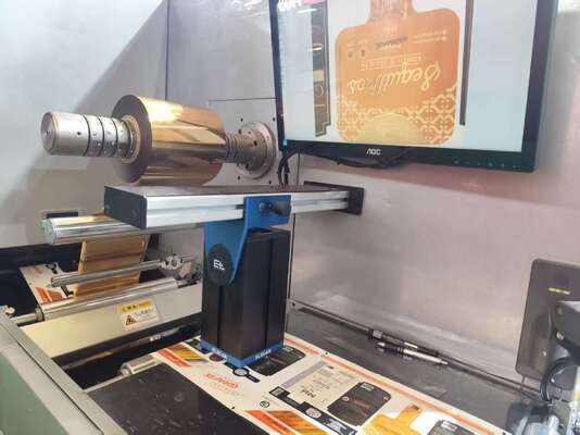 Digitaal rollen wijnpapier label Custom Sticker Vernis Folie Stamping Machine