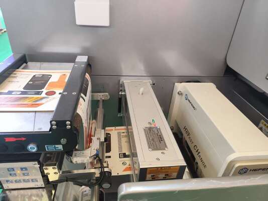 Digitaal rollen wijnpapier label Custom Sticker Vernis Folie Stamping Machine