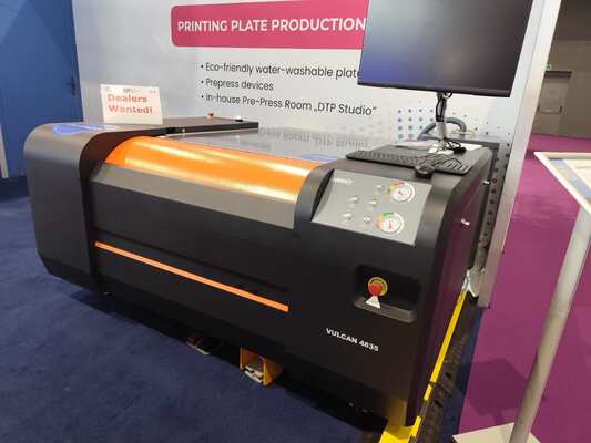 0.4 m2/h Digitale flexoprinting Lasergravering CTP platenmachine met 1270x900 mm maximale graveringsgrootte en 3D digitale schermtechnologie