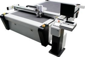 Golf Kartonnen Folie het Stempelen Matrijzensnijmachine 1200mm/s
