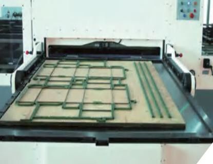 1650x1200mm Ontdoende van Golfmatrijzensnijmachine TD 1650S