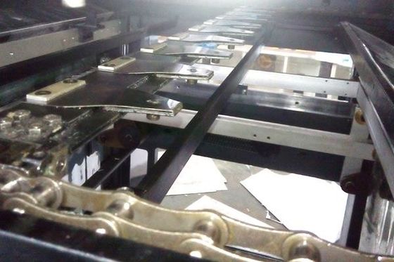 Het ontdoen van Blanking van Flatbed Matrijzensnijmachine voor Carboard-het In reliëf maken