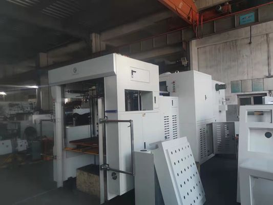 1080BQ Automatische matrassnijmachine met afvalverwijdering voor kaartverfraaiing