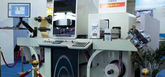 Digitale label printing machine voor roll to roll label foil stamping and varnishing