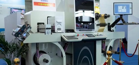 Digitale Folie die Vernissend Etiket die Machine met 3D het Glanzen Effect verbeteren stempelen