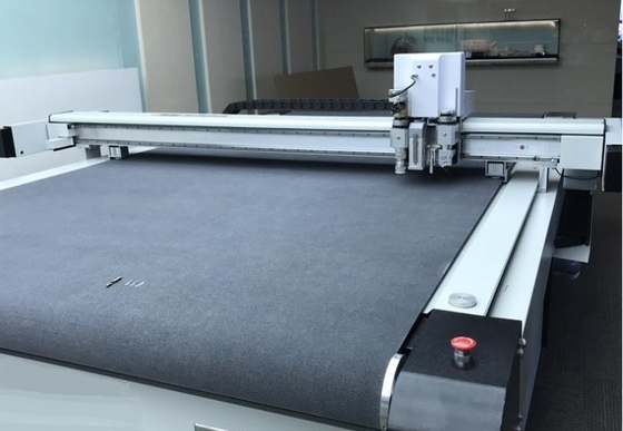 CB03II Digitale knipmachine voor tafelbanden van groot formaat