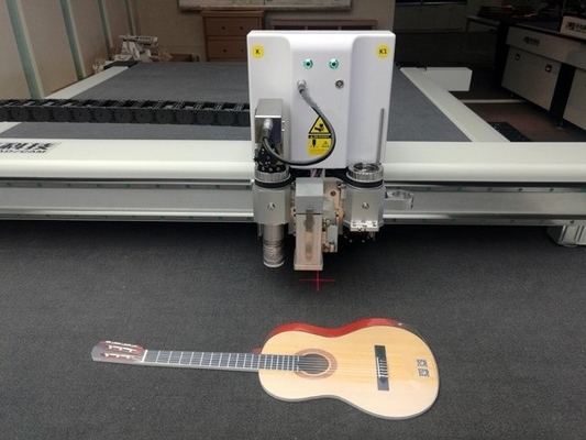 CB03II Digitale knipmachine voor tafelbanden van groot formaat