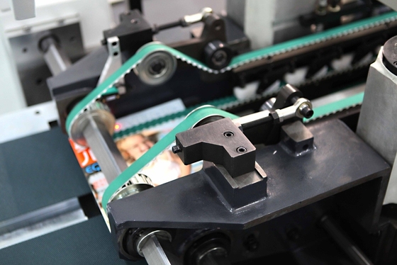 8 Stikkende het Boek Bindende Machine 12000 C/H van het postenzadel